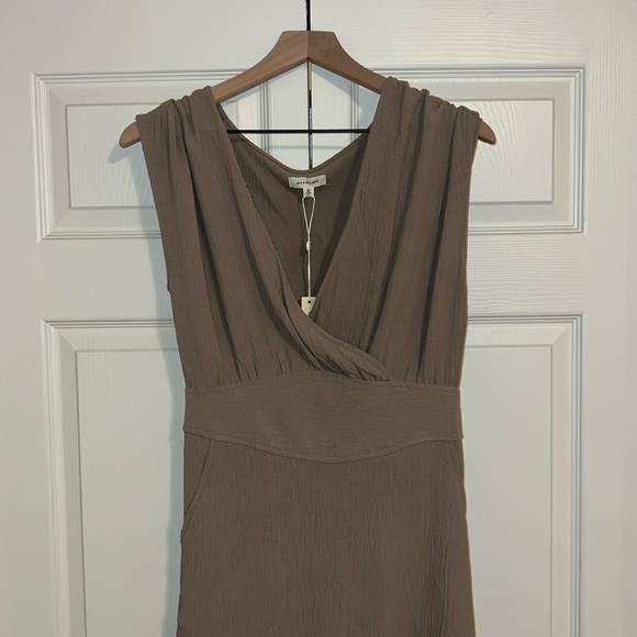 Max Studio Dresses & Skirts - Brown maxi casual dress with pockets